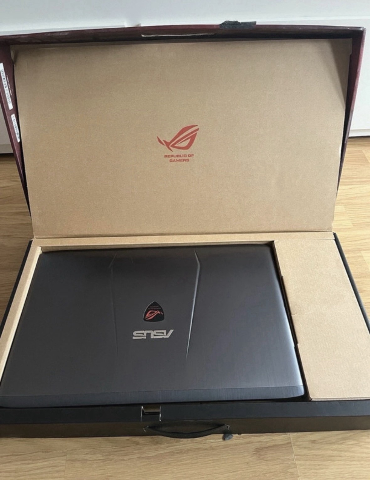 ASUS ROG GL752VW Notebook 16GB RAM Intel i7-6700HQ 128 GB SSD 1 TB HDD 17.3” in