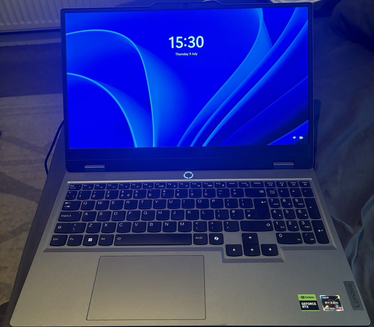 Lenovo LOQ 15ARP9 15.6” AMD ryzen 7 Rtx 4050 1TB SSD 16 GB ram