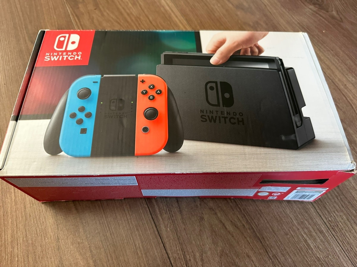 Nintendo Switch 32GB V1 Console (HAC-001) Boxed with Accessories