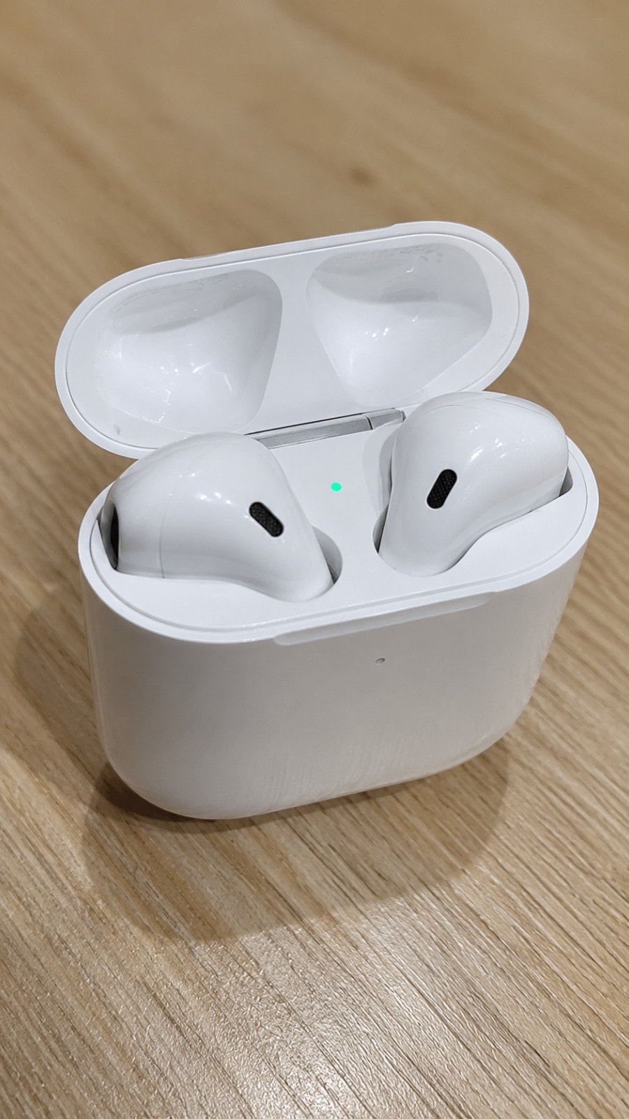Apple AirPods 2nd GenerationRefurb White