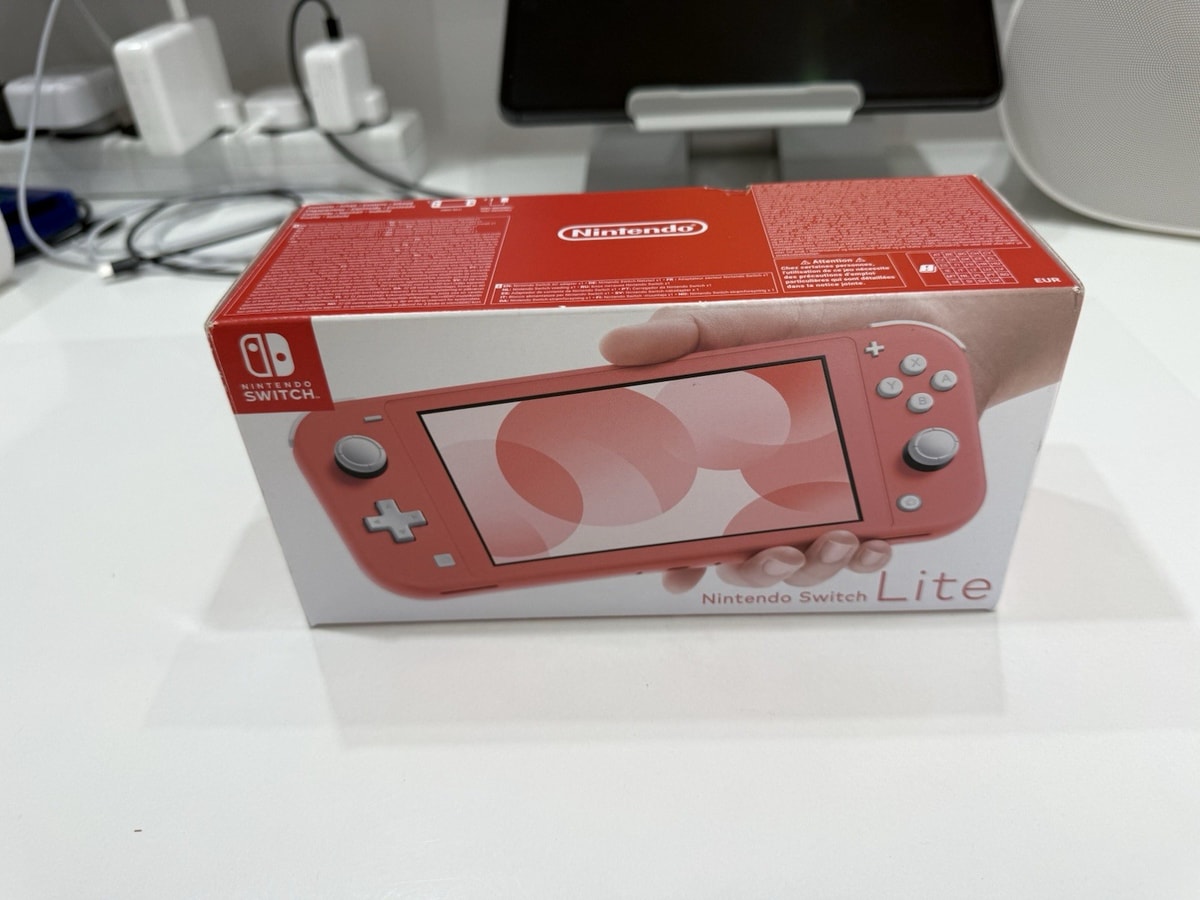 Nintendo Switch Lite 32GB Coral Pink Console Boxed Screen Mint