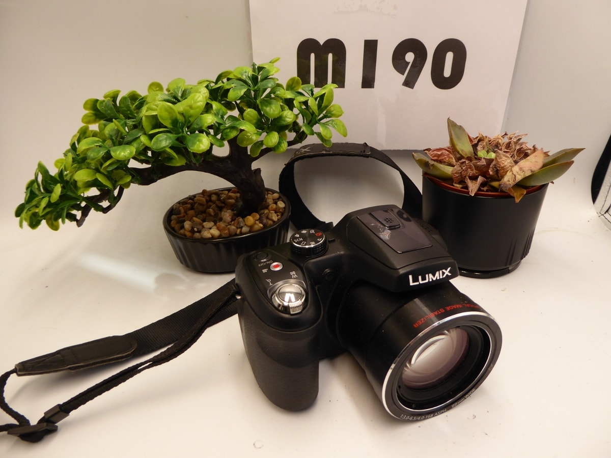 Panasonic Lumix DMC-LZ40 20MP 42x Zoom Digital Camera 16GB SD Card new battery