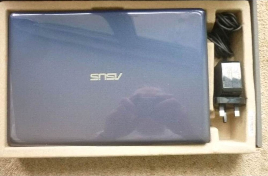 Asus E203m Windows 11 Laptop Boxed very good condtion