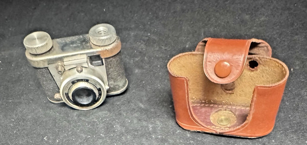 Antique Petie Tuxi Kamera Subminiature Spy Film Camera w/Original Case Germany