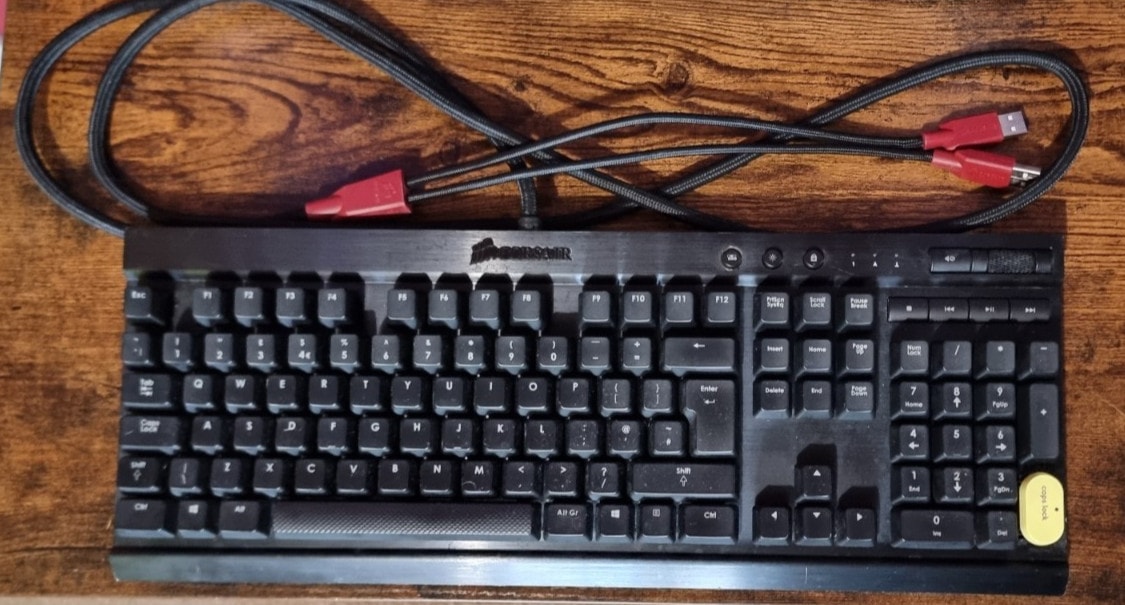 CORSAIR Vengeance K70 Mechanical Gaming Keyboard Cherry MX Brown - UK English