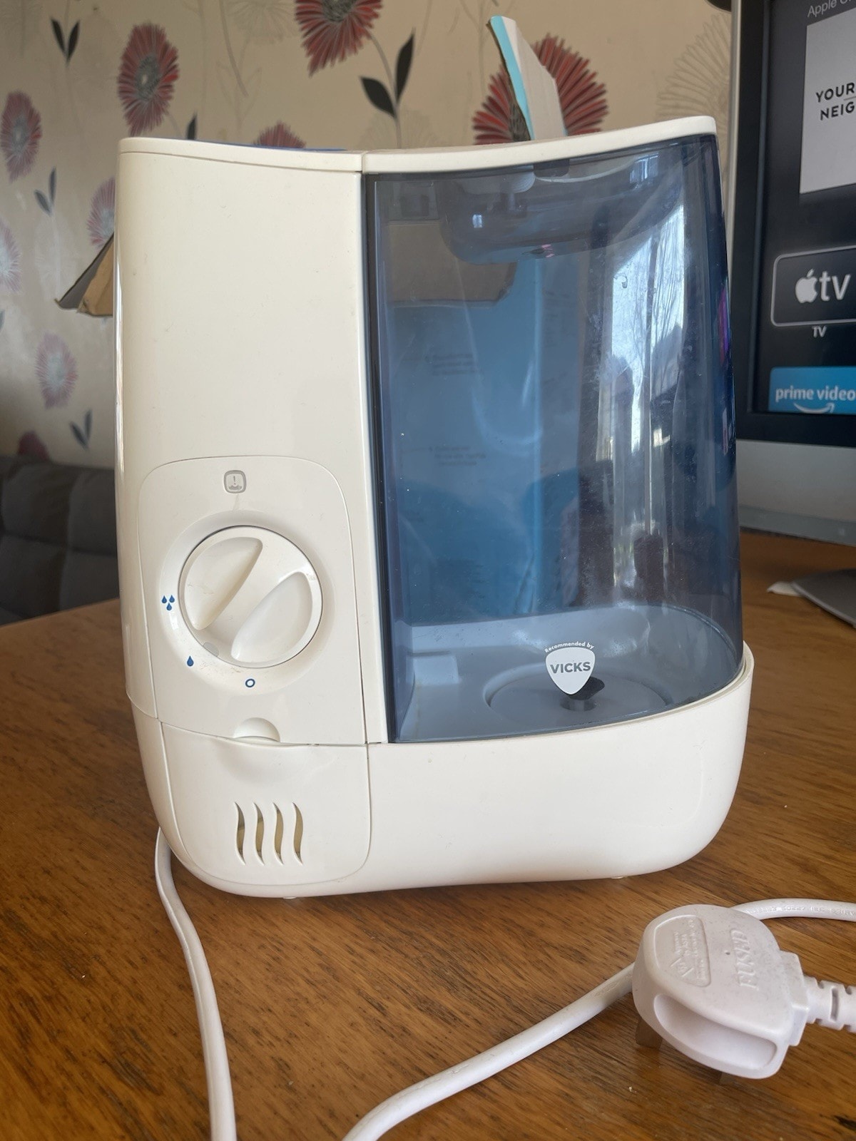 Vicks VH845E1 White Warm Mist Humidifier 3.8L Very Good Condition🔥🔥🔥🔥🔥