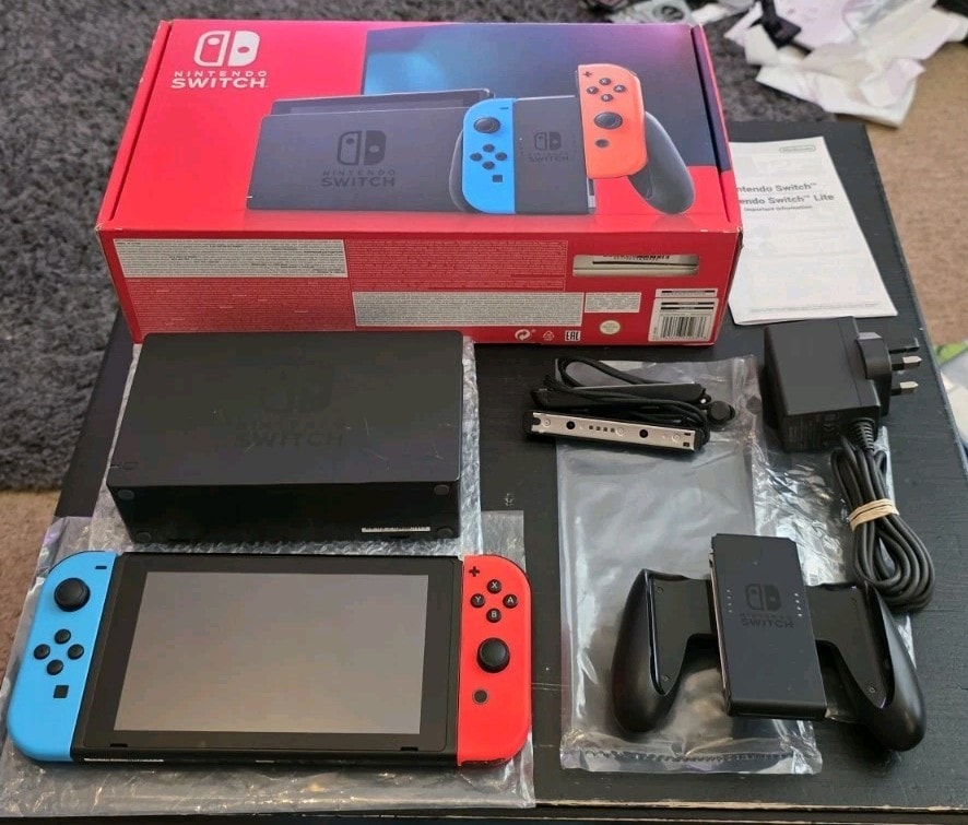Nintendo Switch HAC-001(-01) Handheld Console V2 - 32GB