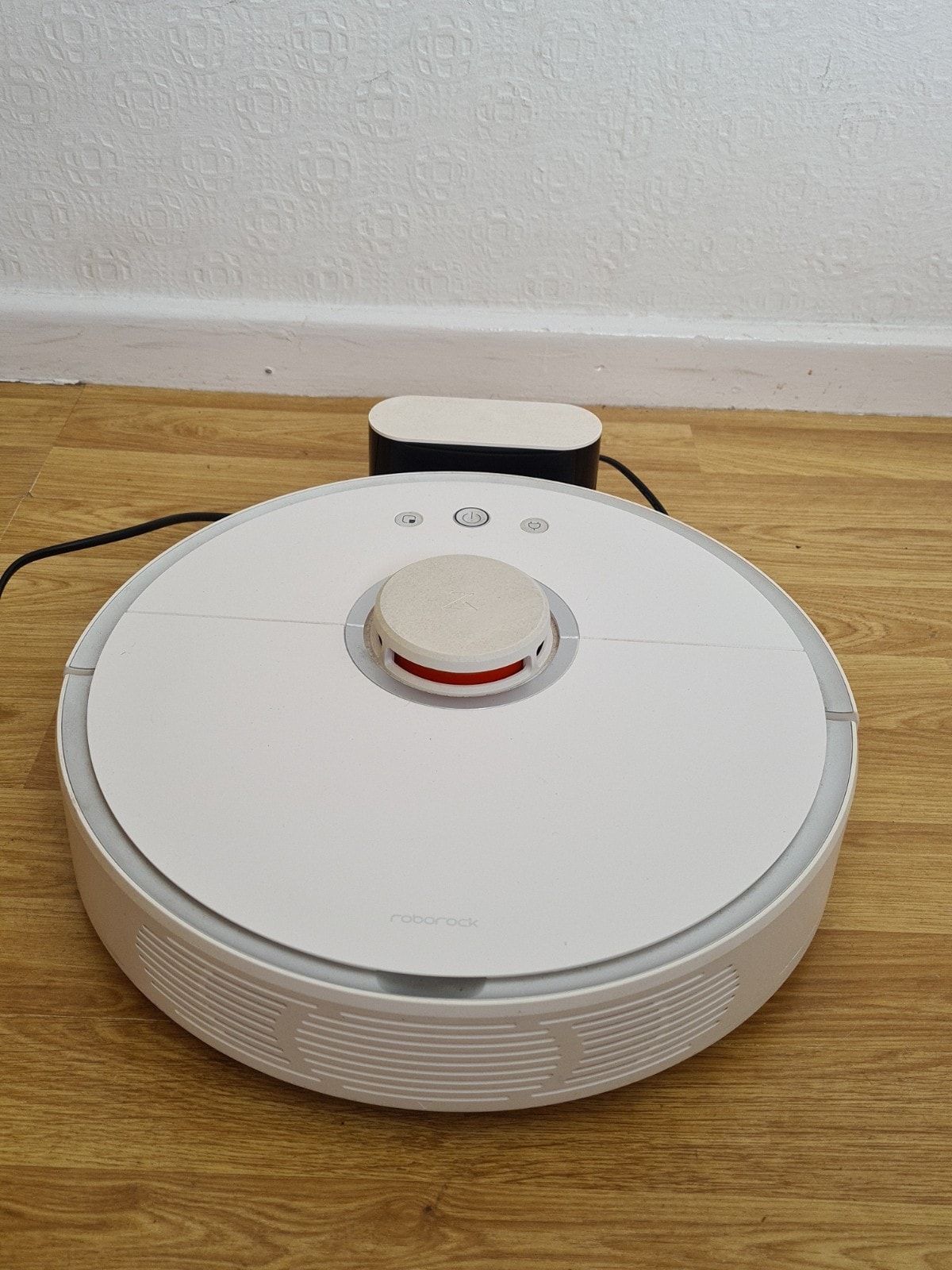 Roborock S502-00 Robot Vacuum With Charging Dock.