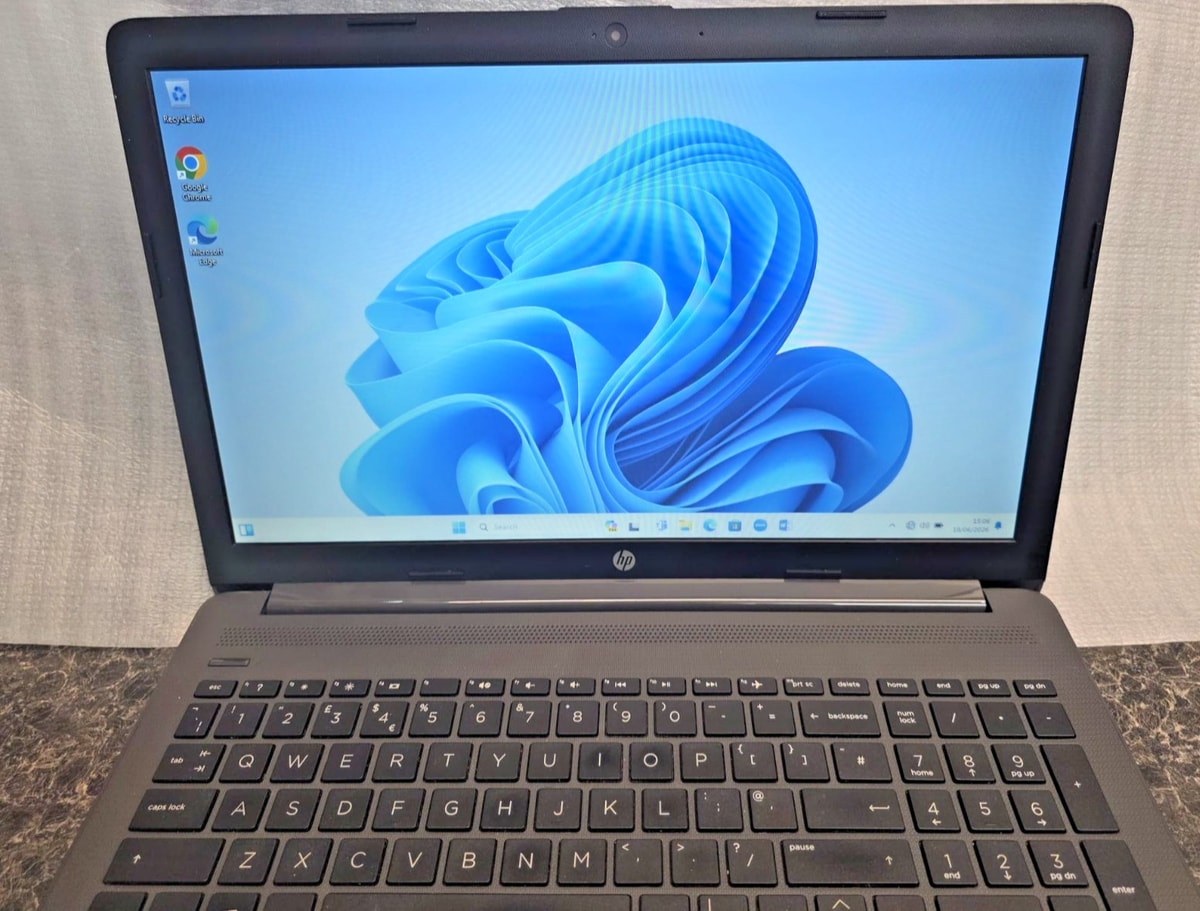 HP 250 G7 15.6" Laptop Intel Core i5 / 8GB RAM / 256GB SSD Windows 11 + Charger