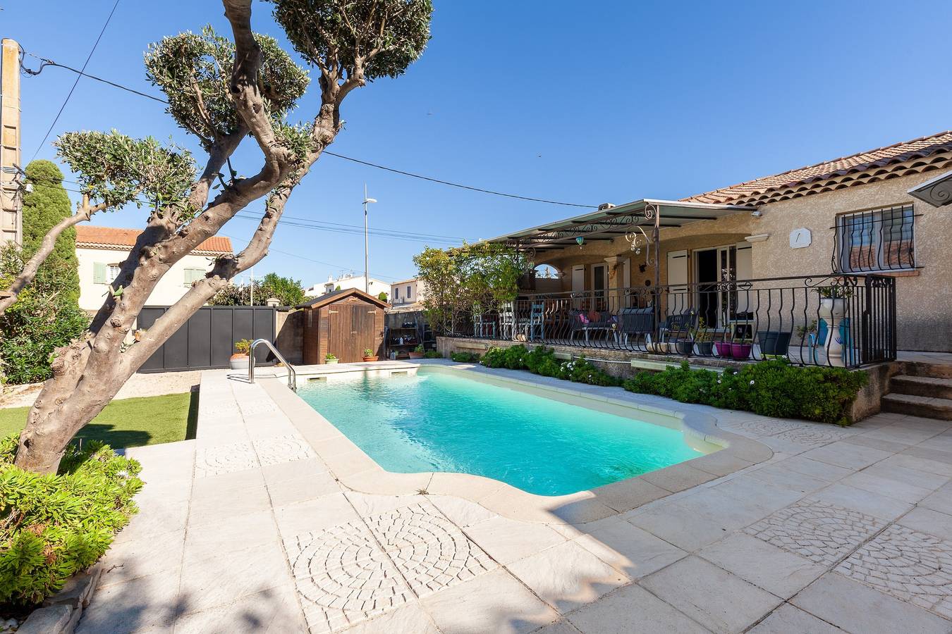 Hotell i Provence från 110 kr per natt