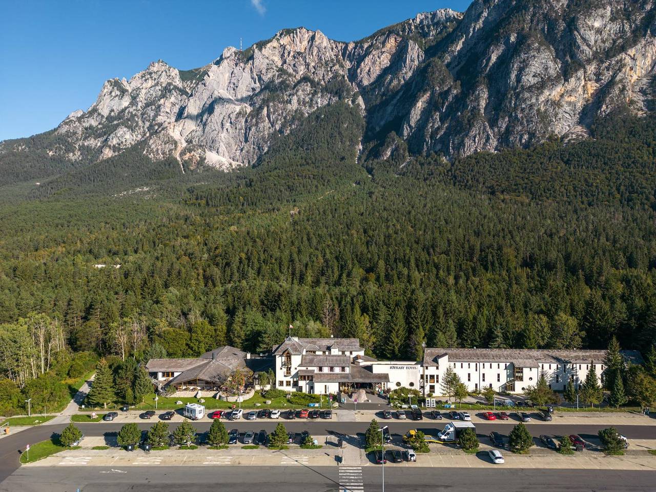 Hotell i Gail valley från 108 kr per natt