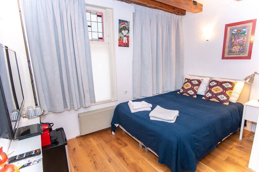 Hotell i Amsterdam från 130 kr per natt