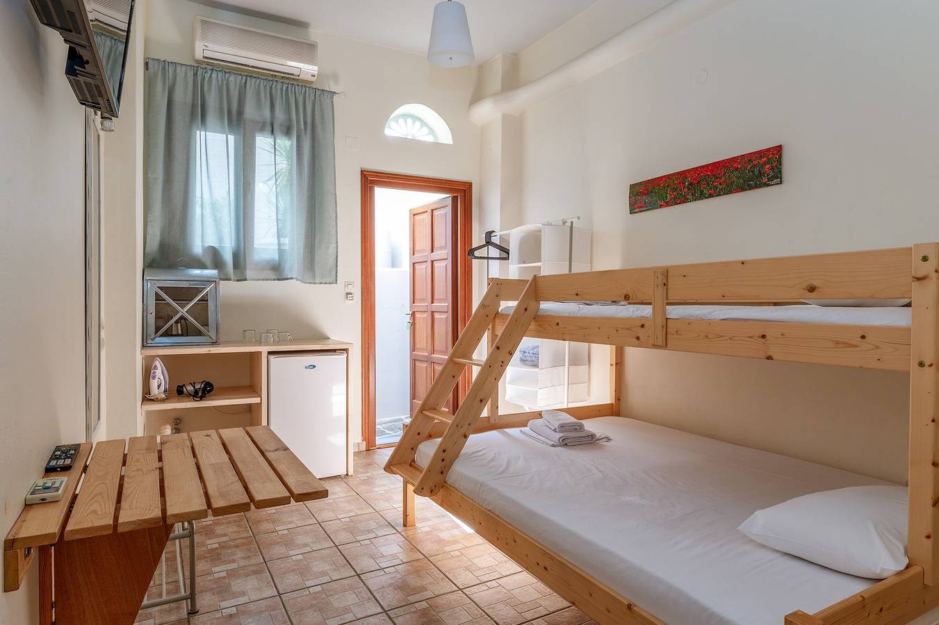 Hotell i Tinos från 71 kr per natt