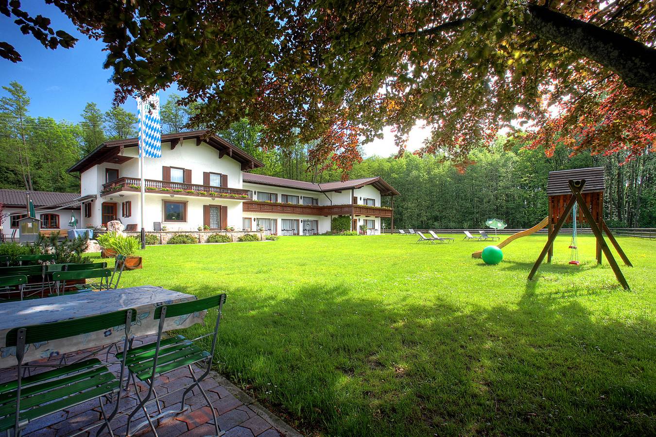 Hotell i Übersee från 152 kr per natt