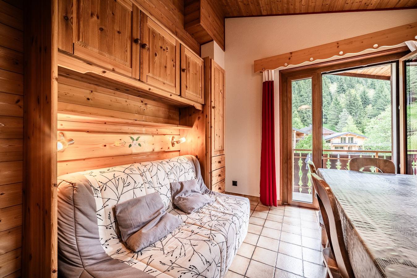 Hotell i Chatel från 117 kr per natt