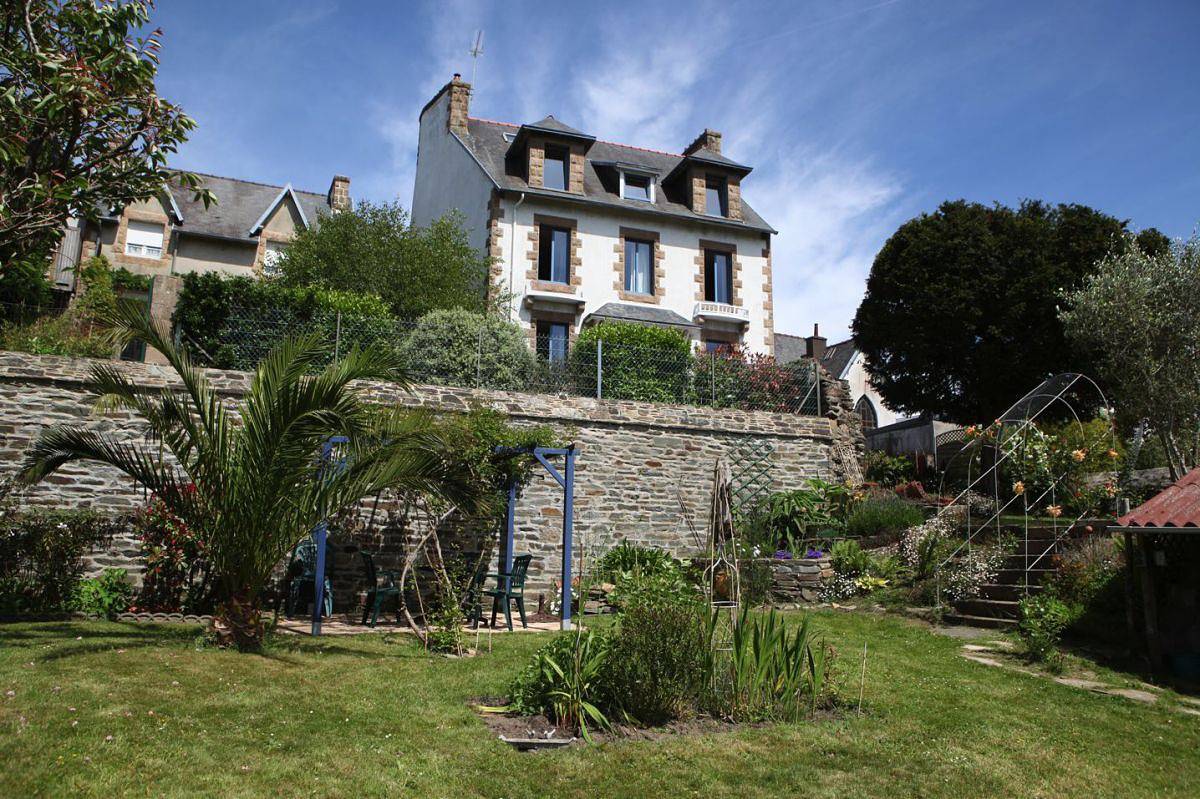 Hotell i Lannion från 88 kr per natt
