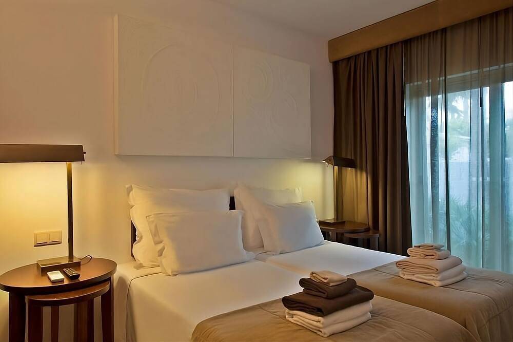 Hotell i Albufeira från 347 kr per natt