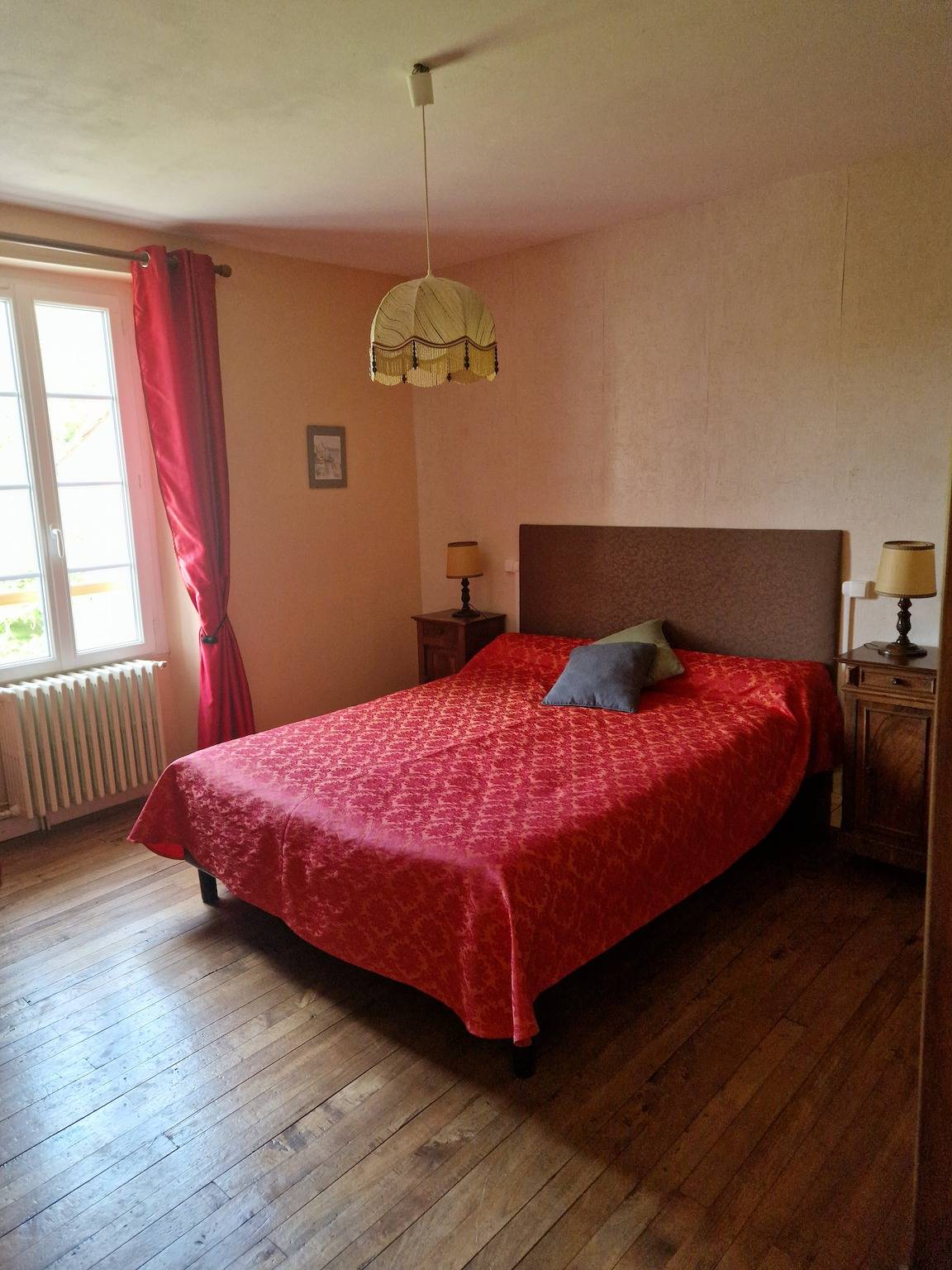 Hotell i Réaux från 80 kr per natt