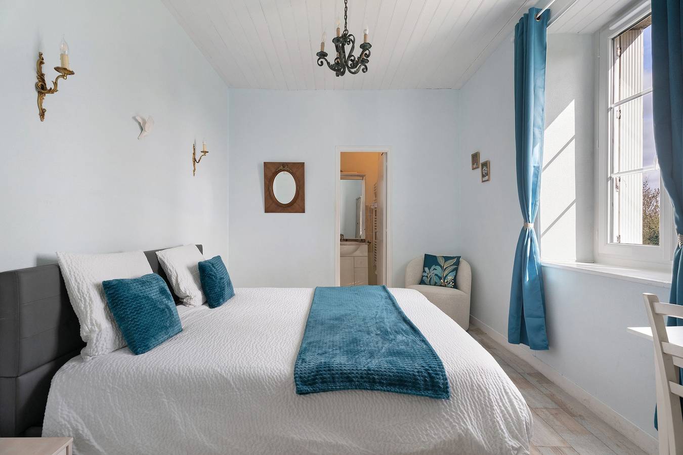 Hotell i Mont-Dol från 74 kr per natt