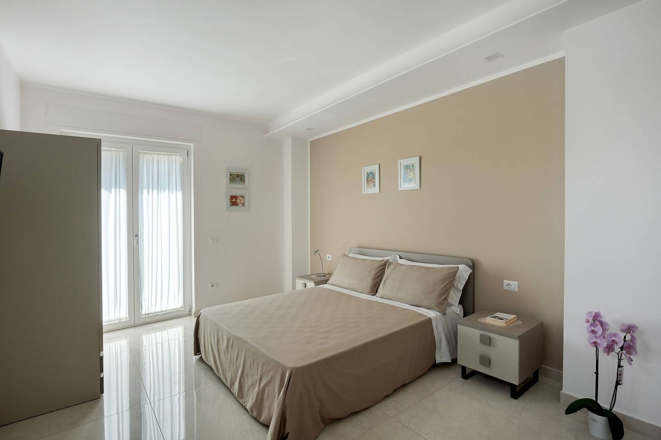 Hotell i Neapel provins från 60 kr per natt