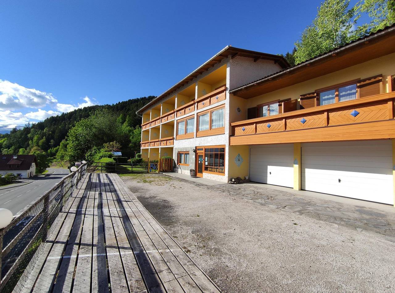 Hotell i Millstatt från 141 kr per natt