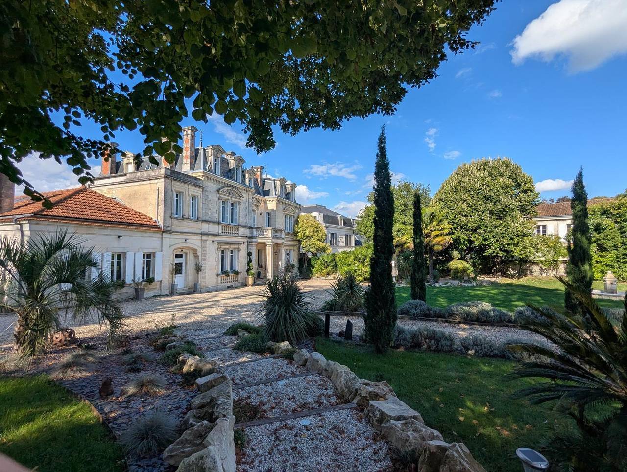 Hotell i Charente från 144 kr per natt