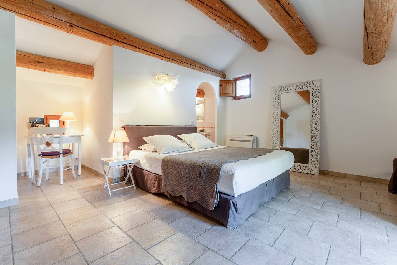 Hotell i Violès från 87 kr per natt