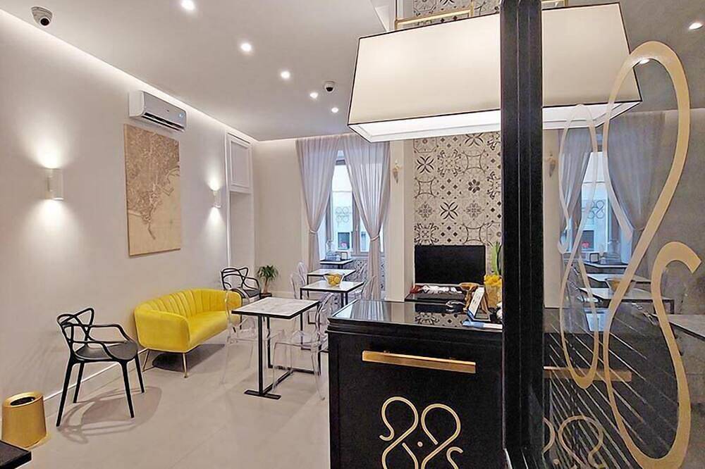 Hotell i Neapel från 129 kr per natt