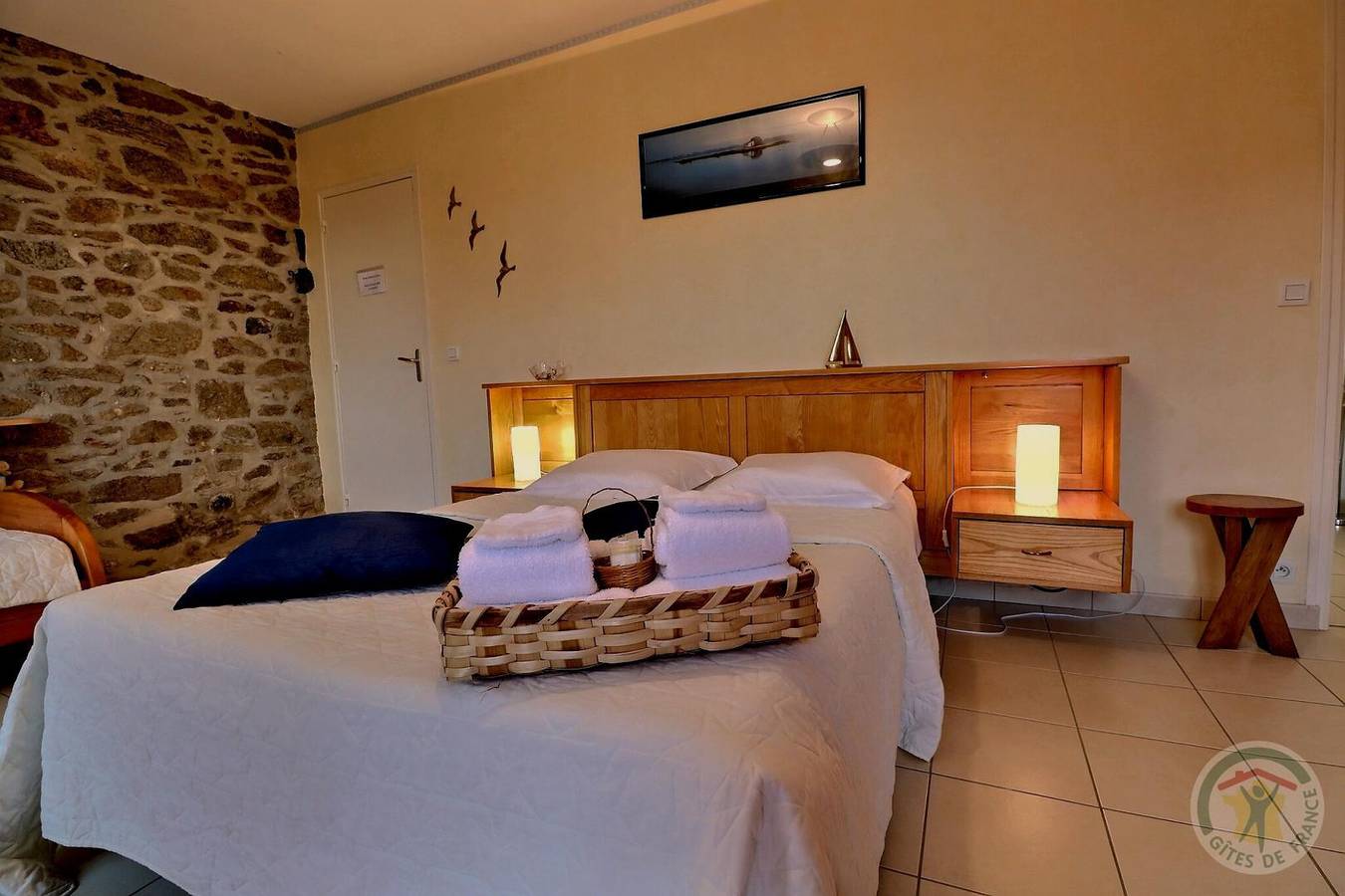 Hotell i Saint-Coulomb från 88 kr per natt