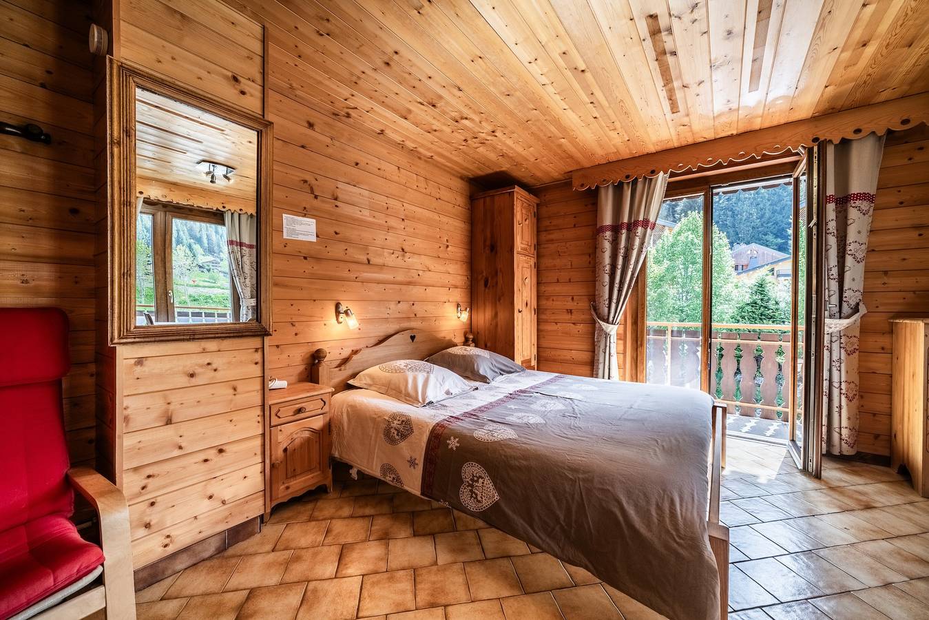 Hotell i Chatel från 83 kr per natt