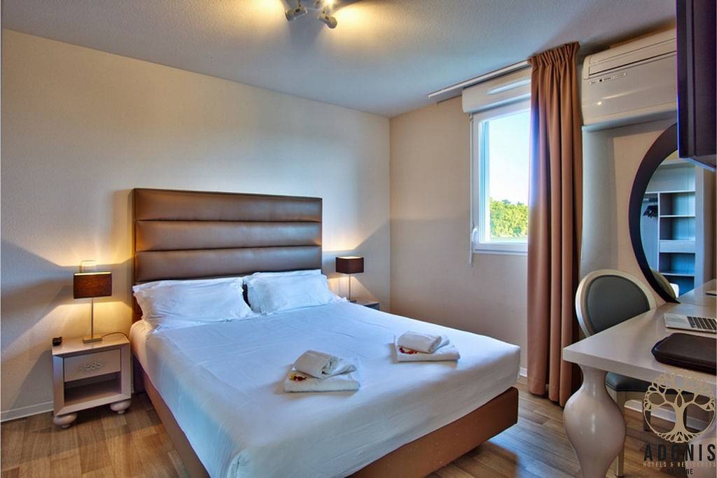 Hotell i Lahonce från 94 kr per natt