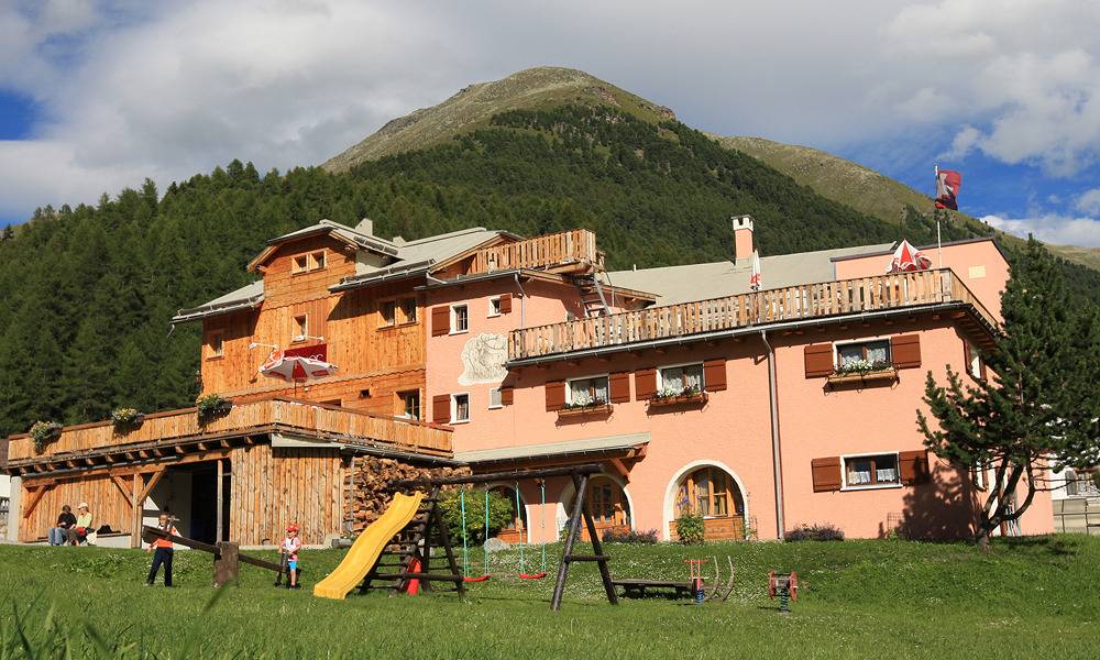Hotell i Scuol från 146 kr per natt