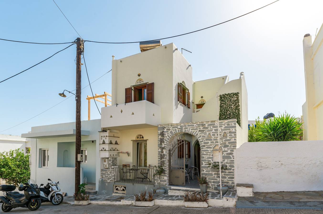 Hotell i Tinos från 85 kr per natt
