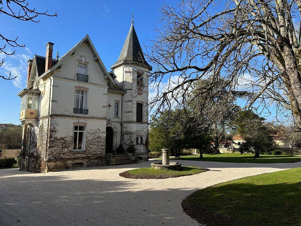 Hotell i Charente från 73 kr per natt