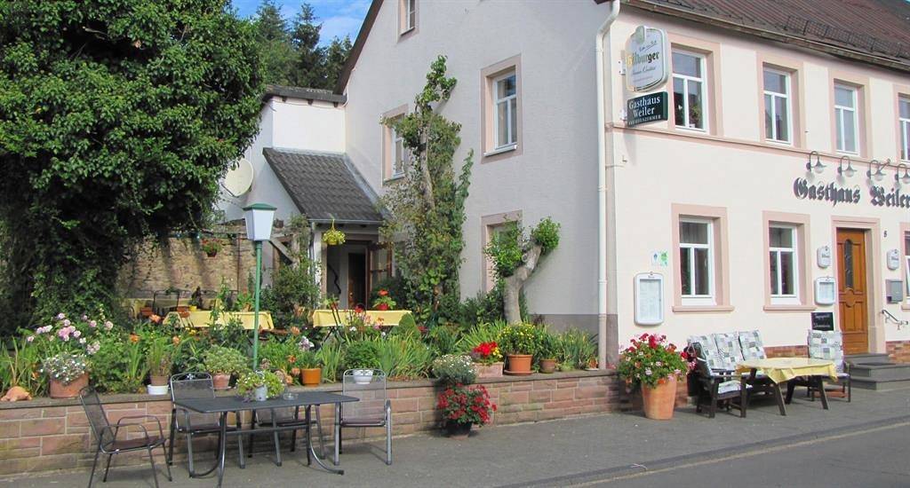 Hotell i Bettenfeld från 85 kr per natt