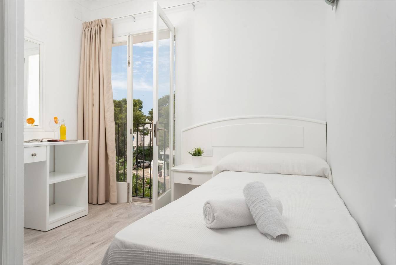Hotell i Migjorn från 47 kr per natt