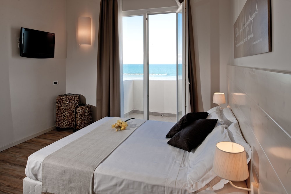 Senigallia - Hotel Universal