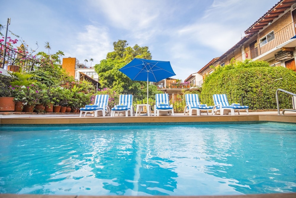 Puerto Vallarta - Hotel Posada De Roger - Near Los Muertos Beach