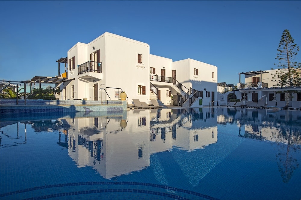 Naousa, Paros - Contaratos Beach Hotel