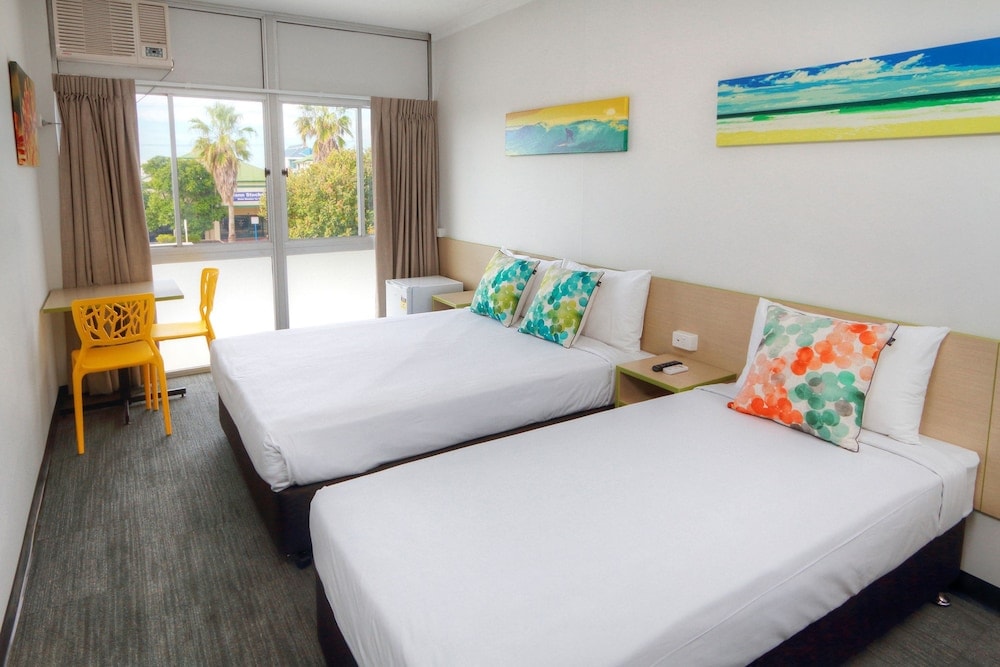 Coolangatta - Palm Beach Hotel