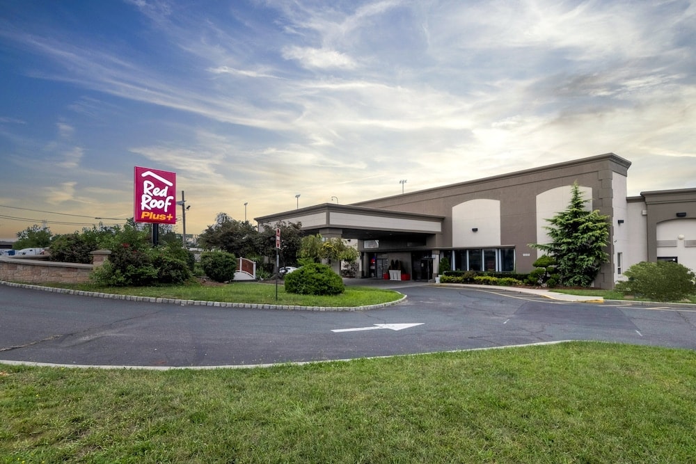 Elizabeth (NJ) - Red Roof PLUS+ Woodbridge - Carteret