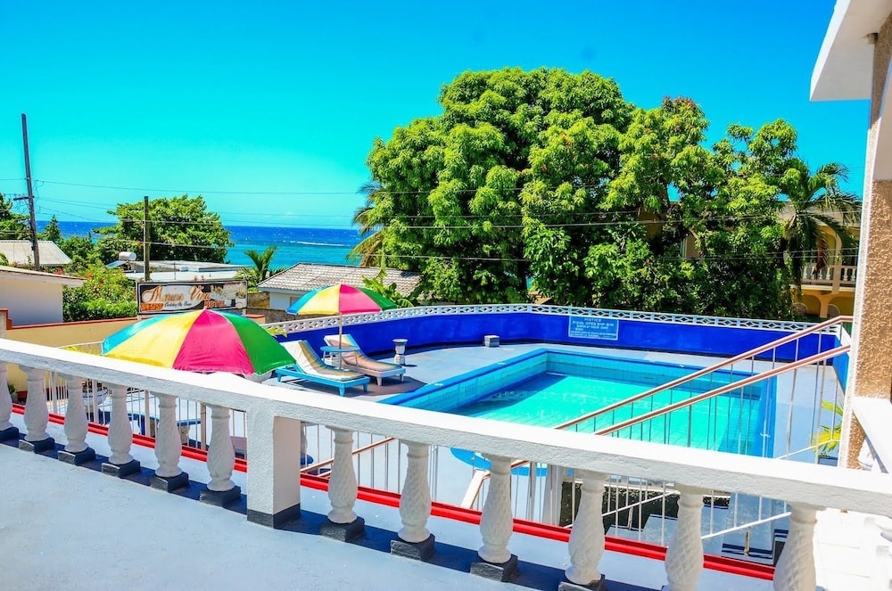 Ocho Rios - Marine View Hotel