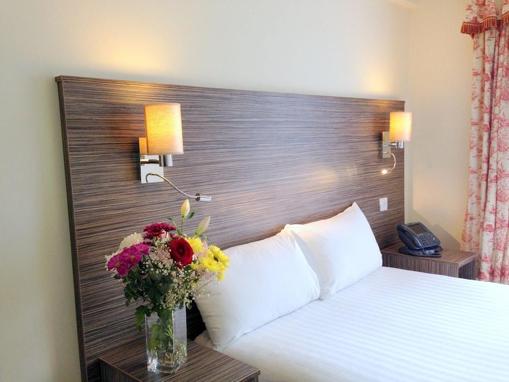 Wolverhampton - Ely House Hotel