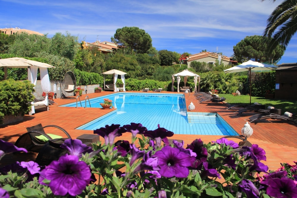 Castiadas - Albaruja Hotel