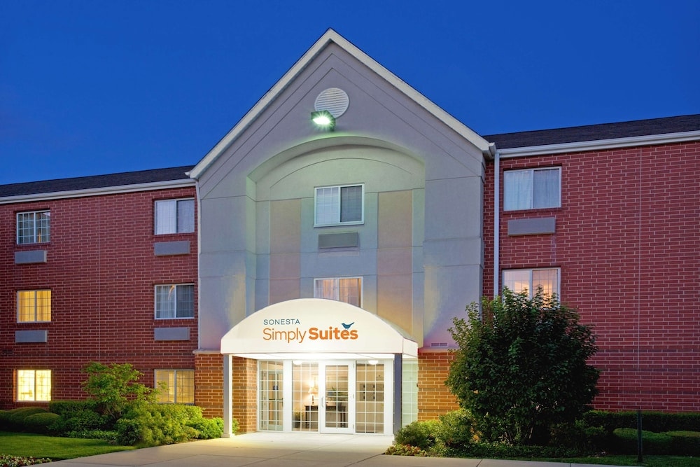 Naperville - Sonesta Simply Suites Naperville Warrenville