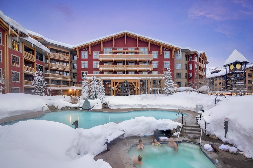 Mammoth Lakes - The Village Lodge