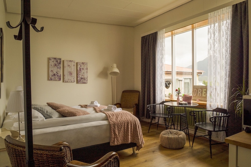 Borgarnes - Private and peaceful one room apartments