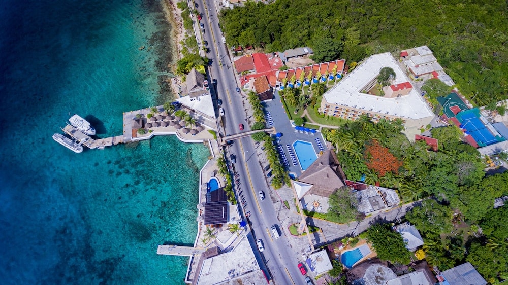 Cozumel - Casa del Mar Cozumel Hotel & Dive Resort with free access to an exclusive beach club