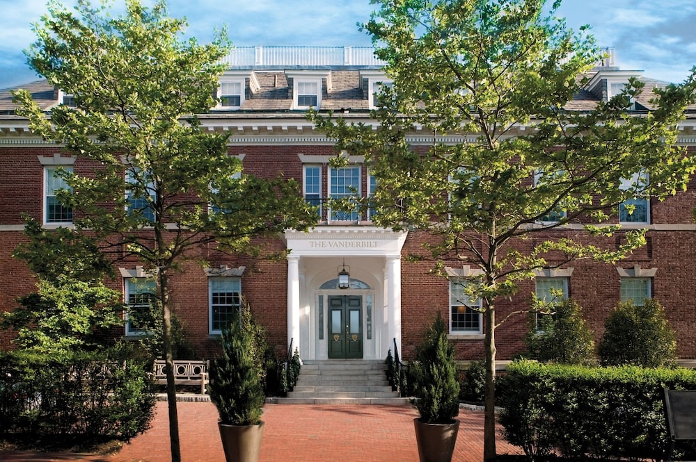 Newport (RI) - The Vanderbilt, Auberge Collection
