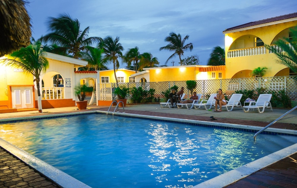 Palm-Eagle Beach - Coconut Inn